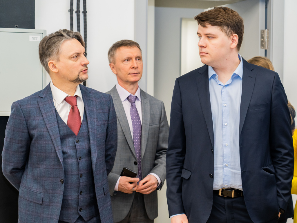 1. Станислав Казарин, Сергей Михайлов и Денис Нижегородцев в Лаборатории цифровых информационных моделей в строительстве СПбГАСУ.jpg 1. Станислав Казарин, Сергей Михайлов и Денис Нижегородцев в Лаборатории цифровых информационных моделей в строительстве СПбГАСУ.jpg