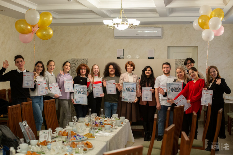 Ирина Нурыева Юлия Иванова Светлана Петрова и активисты Совета иностранных обучающихся Ирина Нурыева Юлия Иванова Светлана Петрова и активисты Совета иностранных обучающихся