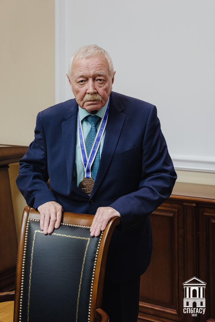 Виктор Зверев