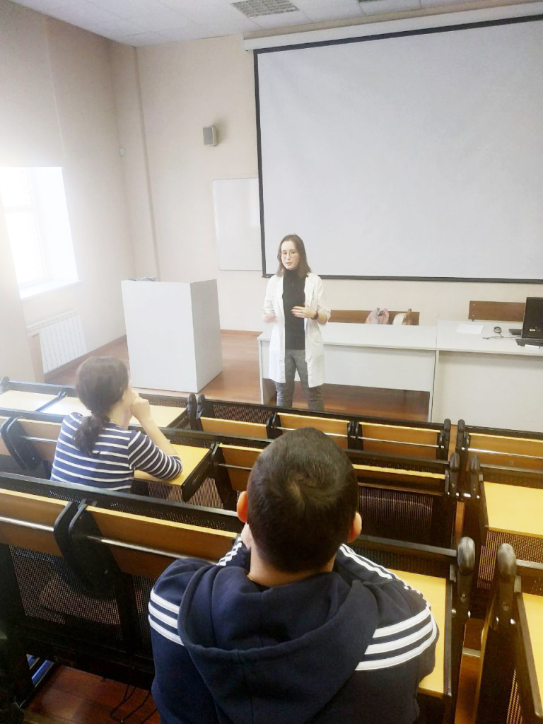 5. Полина Байбуз проводит лекцию.jpg 5. Полина Байбуз проводит лекцию.jpg