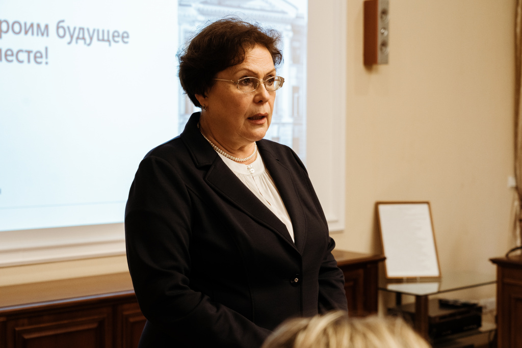 Выступает проректор по молодёжной политике Ирина Луговская 3. Выступает проректор по молодёжной политике Ирина Луговская.jpg
